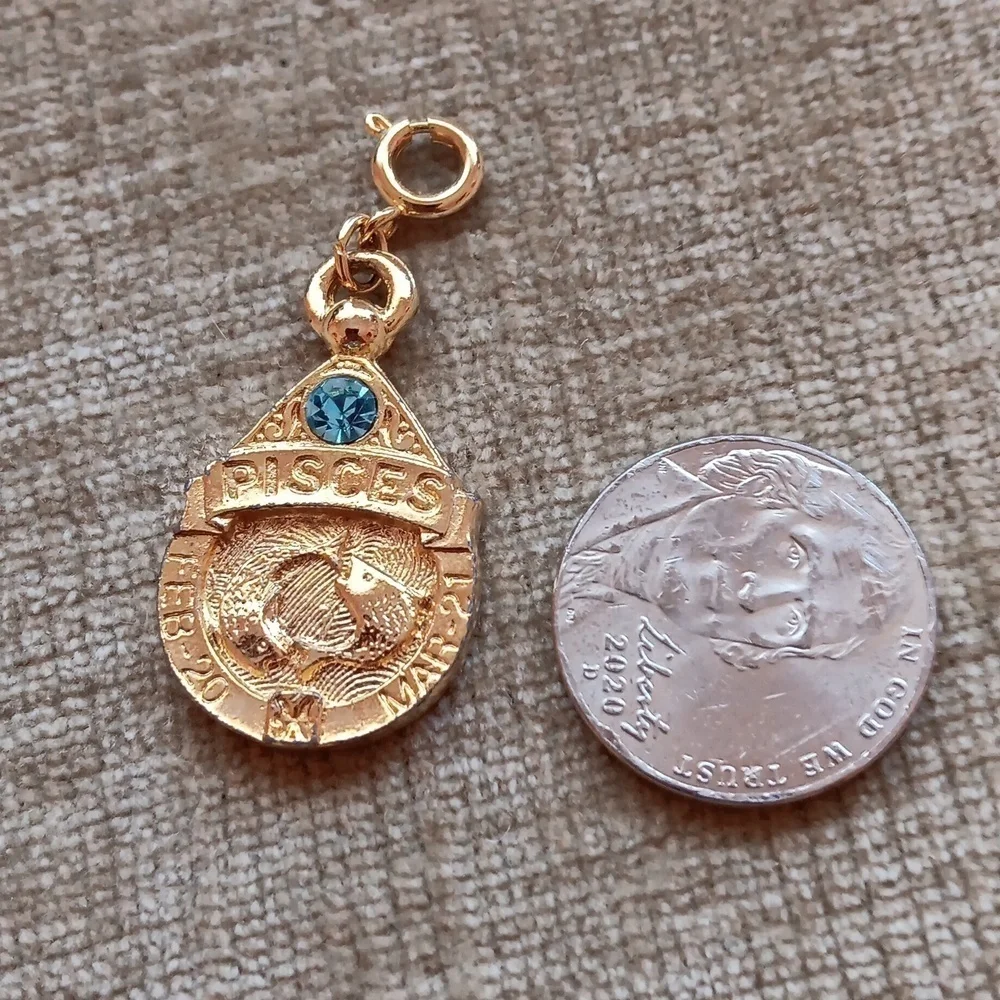 Gold Tone Pisces Charm